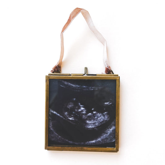 3x3 Hanging Frame & Ornament